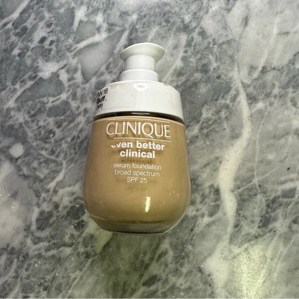 Clinique Even‎ Better Clinical Foundation Buff